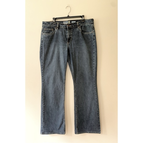✨ Y2K Old Navy Low-Rise Bootcut Jeans Sz 16 | Classic 2000s Denim Revival ✨ - Picture 1 of 4